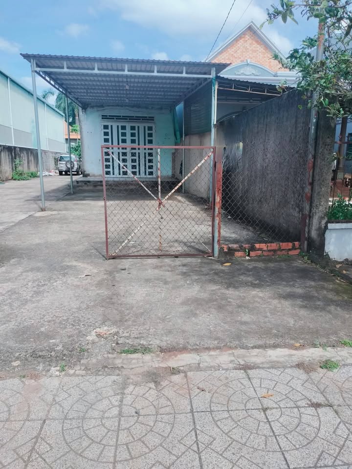 Bán nhà mặt tiền đường Nguyễn Tất Thành 450m² giá 4.5 tỷ - Thích hợp kinh doanh