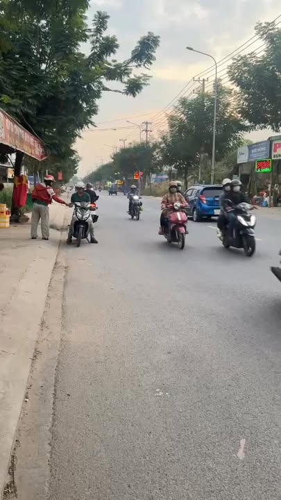 FrontHouse đường Lê Quang Định, Tân Uyên 320m² giá 4.7 tỷ - Mặt tiền kinh doanh đắc địa!