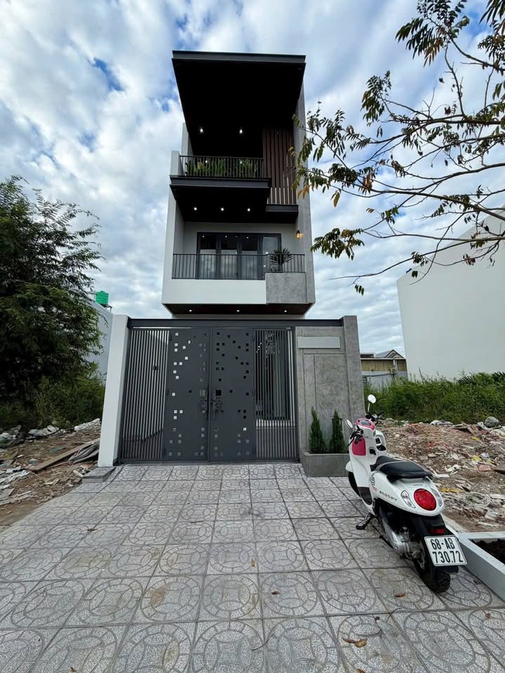 Nhà phố hiện đại B3 Đường Số 11, Rạch Giá 90m² giá 4.2 tỷ - Full nội thất, sẵn sàng vào ở!