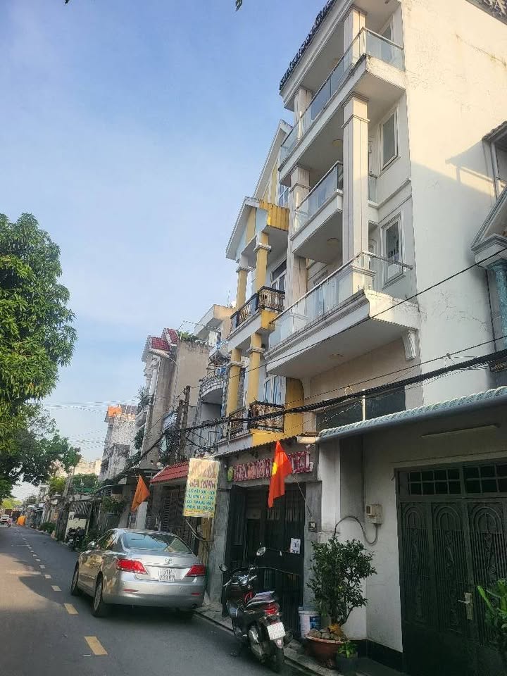 Khách sạn 5 tầng mặt tiền đường T10A, Thới An, Q12 - Đầu tư sinh lời 30 triệu/tháng!