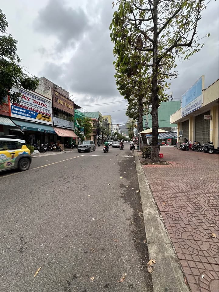 Bán nhà 2 tầng mặt tiền Nguyễn Thái Học - Quy Nhơn 52m² giá 6 tỷ - Thương lượng ngay!