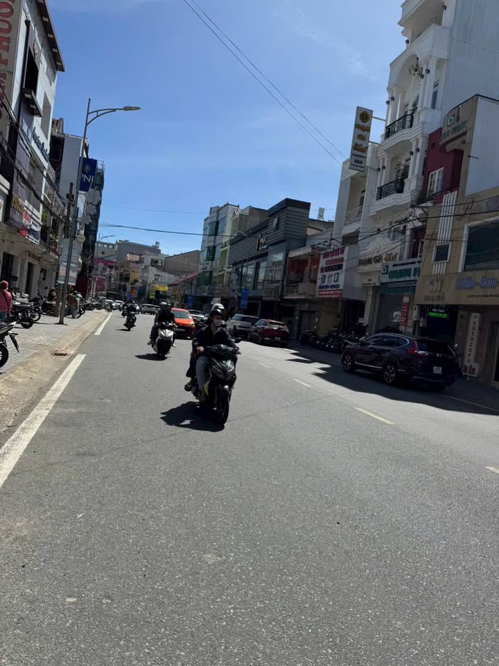 Nhà bán đường Phan Đình Phùng, Đà Lạt 191.5m² - Mặt tiền thuận lợi kinh doanh!