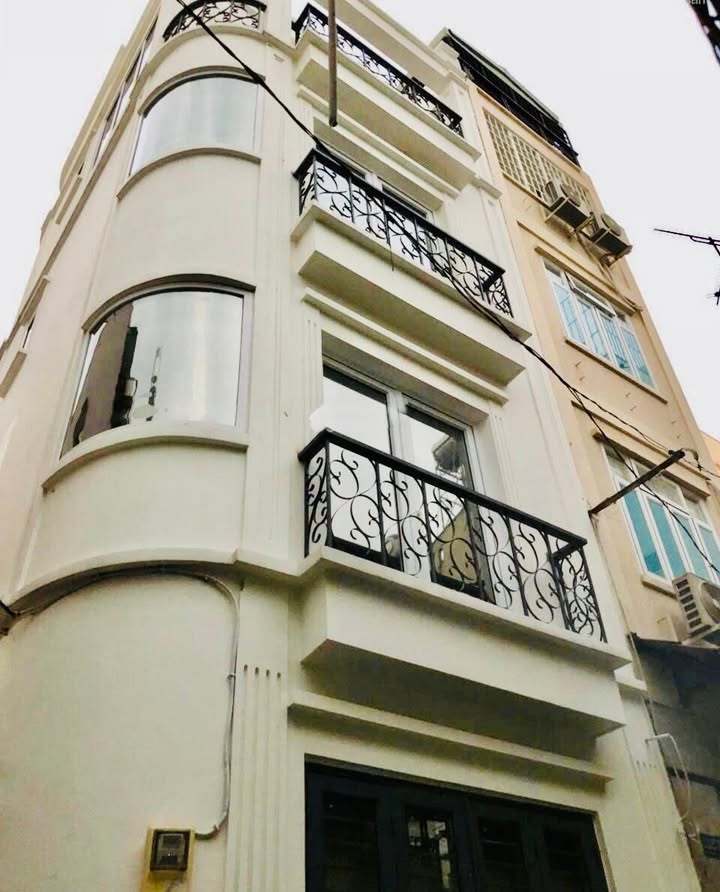 Nhà nguyên căn cho thuê tại Nguyễn Văn Nguyễn, Q.1 - Phù hợp cho gia đình hoặc văn phòng nhỏ!