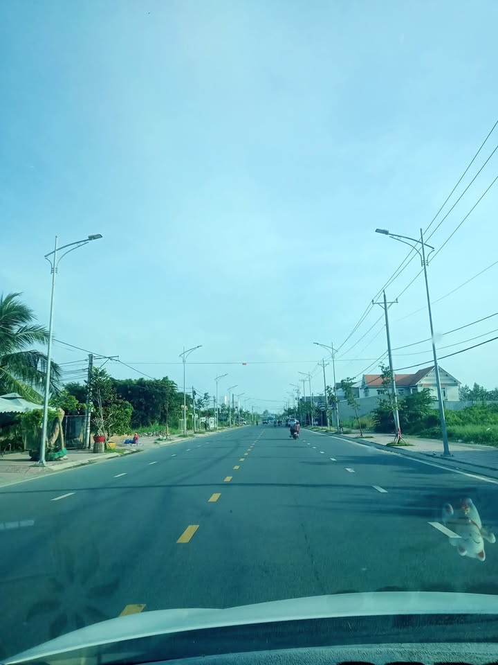 Đất nền mặt tiền đường Bờ Kinh, phường 4, TP. Vĩnh Long 1000m² - Giá thỏa thuận hấp dẫn!