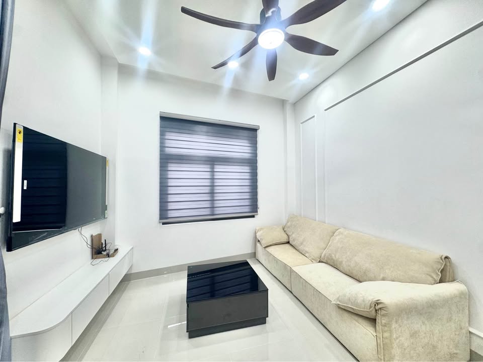 Nhà phố Lê Hồng Phong, Buôn Ma Thuột 58m² giá 2 tỷ - Vị trí trung tâm, tiện ích đầy đủ!