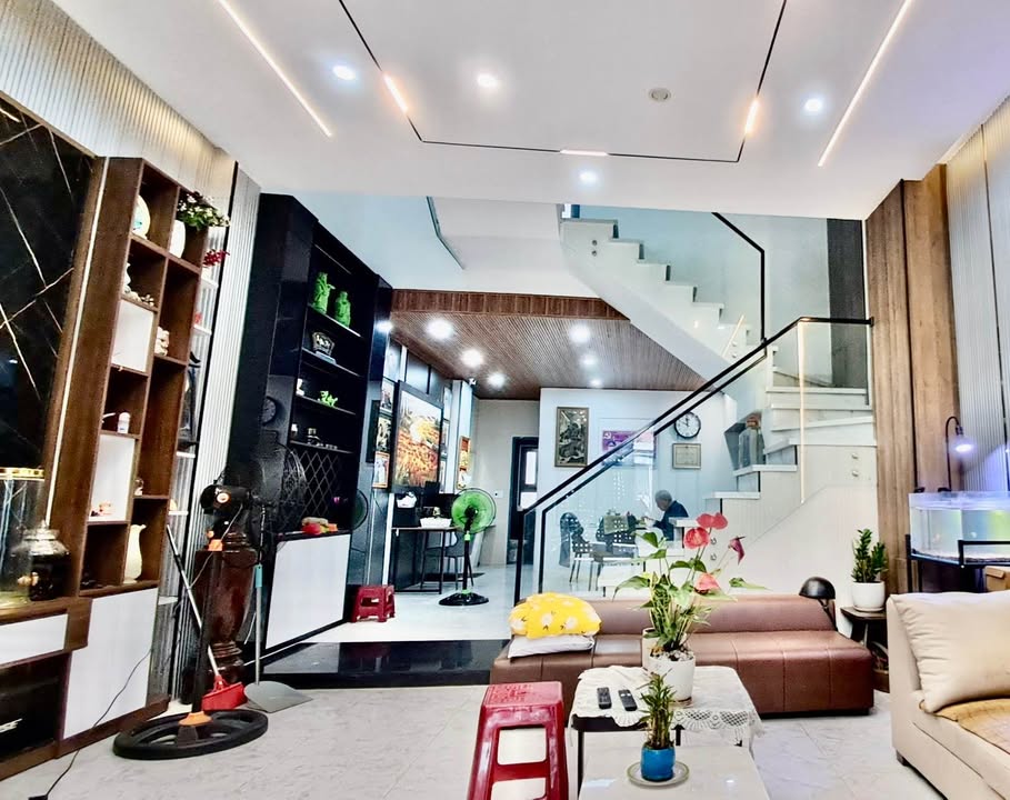 Nhà đẹp Hòa Xuân 100m² giá 6 tỷ - Full nội thất sang trọng!