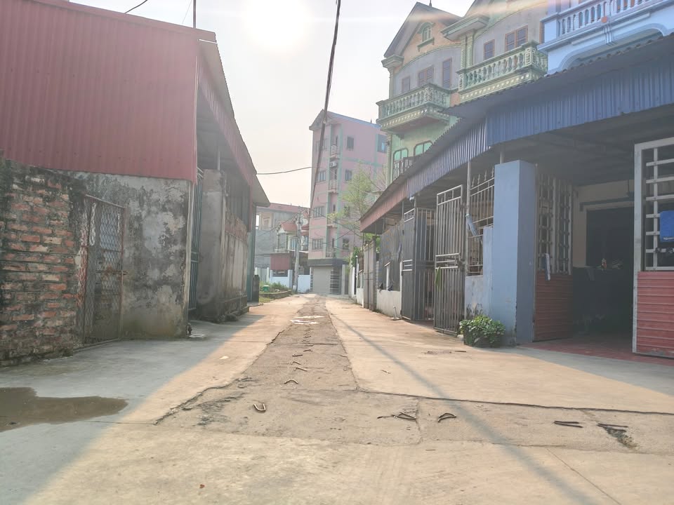 Nhà 3 tầng Tổ 9 Quang Minh 97m² giá 3.9 tỷ - Dọn vào ở ngay!