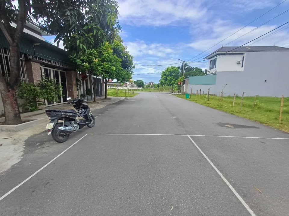 Đất nền Thạch Hưng, Hà Tĩnh 150m² giá 3.5 tỷ - Đường rộng 13.5m, vị trí đắc địa!