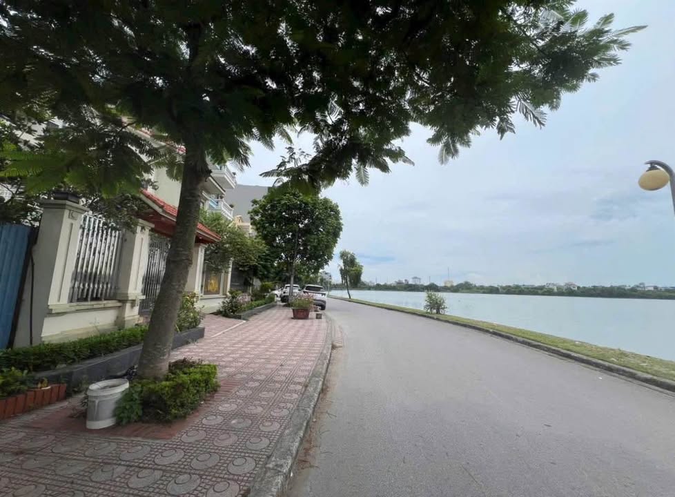 Đất 2 Mặt Tiền Hồ Đầm Bét - 96.3m² Giá Chỉ 8x Triệu Tại Nam Định!