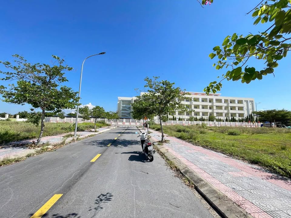 Đất nền K2 KĐT Biển Bình Sơn 80m² giá 2 tỷ - Sổ đỏ chính chủ, sang tên ngay!