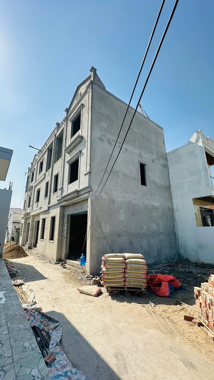 Nhà 3 tầng TDP Kiến Phong, Đồng Thái, 45m² giá 2.5 tỷ - Ô tô đỗ cửa, gần trường học!