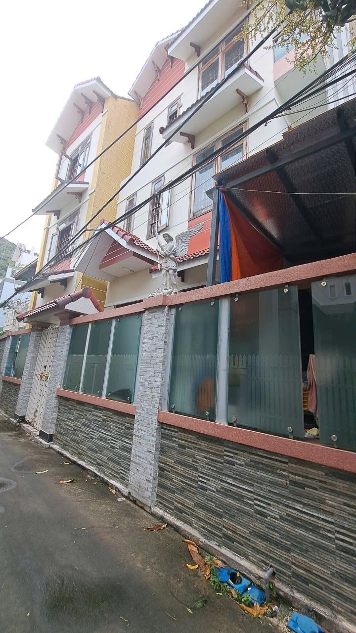 Nhà mái thái + Đất có sẵn kho mặt tiền bờ kè Trần Phú 186m² giá 42 tỷ - Đầu tư kinh doanh sinh lời!