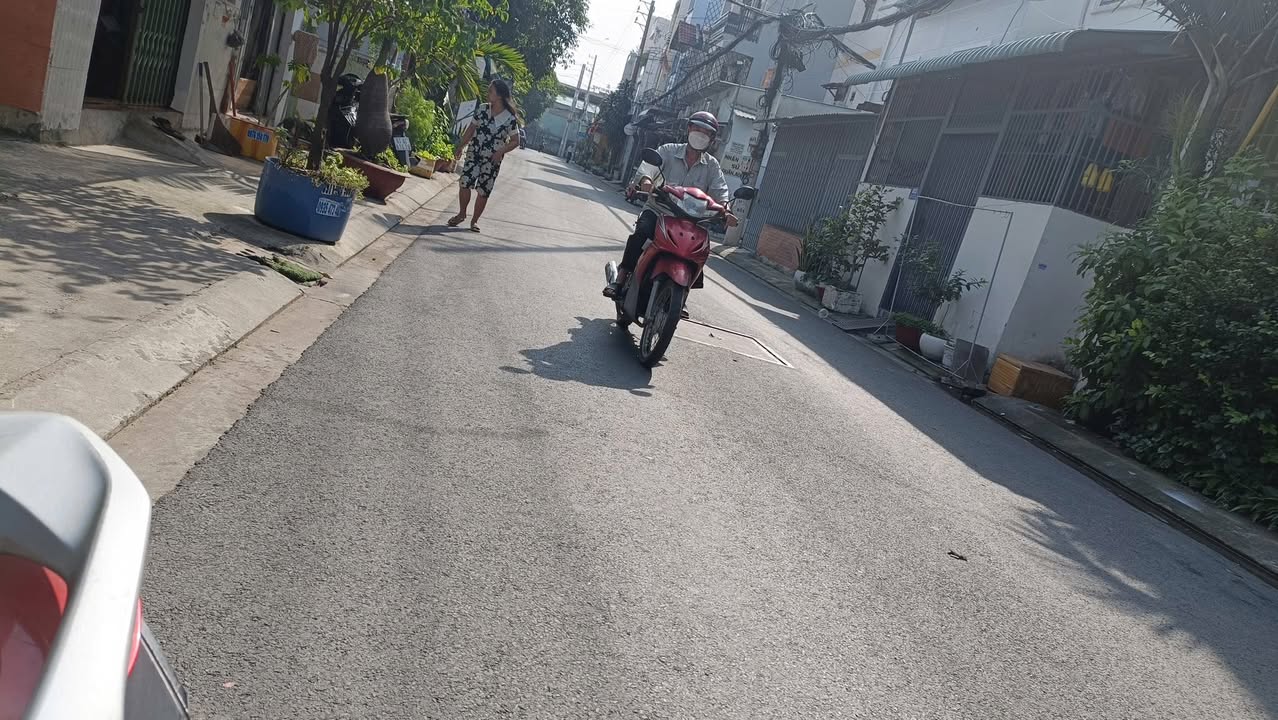 Nhà phố Trung Mỹ Tây Quận 12 70m² giá 5.6 tỷ - Khu dân cư buôn bán sầm uất!