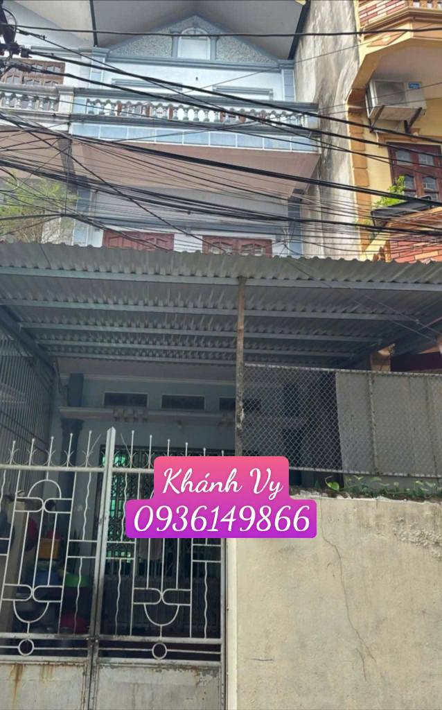 Nhà 3 tầng Lê Lợi, Lạng Sơn 106m² giá 2 tỷ - Siêu trung tâm, ô tô đỗ cửa!