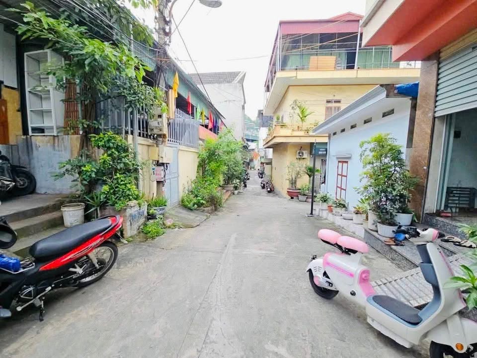 Nhà bán Cẩm Đông, Cẩm Phả 52m² giá 1.3 tỷ - Thiết kế hiện đại, đầy đủ nội thất!