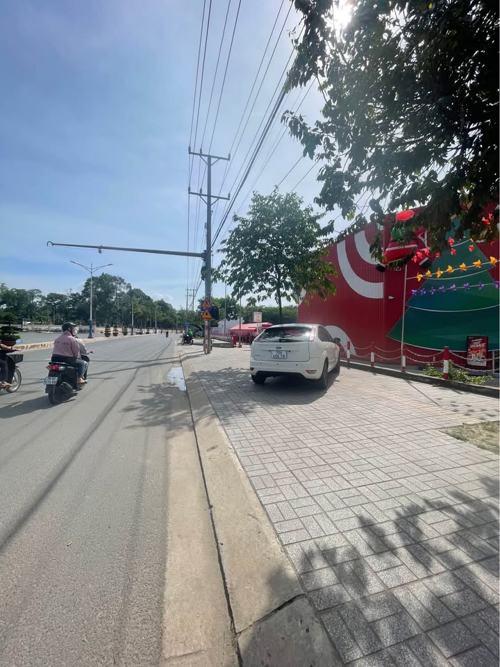 Nhà mặt tiền Lạc Long Quân, Hòa Thành, 163.4m² giá 4.5 tỷ - Đối diện siêu thị GO!