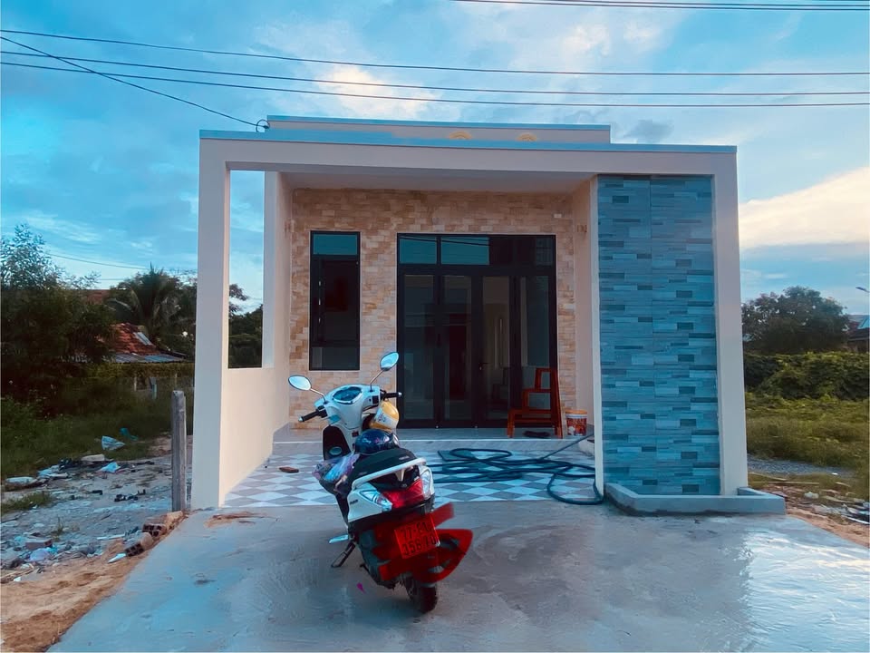 Nhà cấp 4 mặt tiền đường Lý Công Uẩn, Phù Cát, 100m² - Giá 1.6 tỷ, thương lượng tốt!