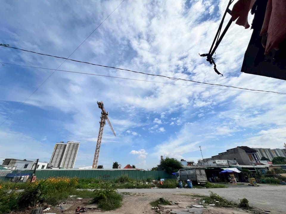 FrontHouse mặt tiền 22m tại Đông Hòa, Dĩ An - Giá 13.5 tỷ, kinh doanh sầm uất!