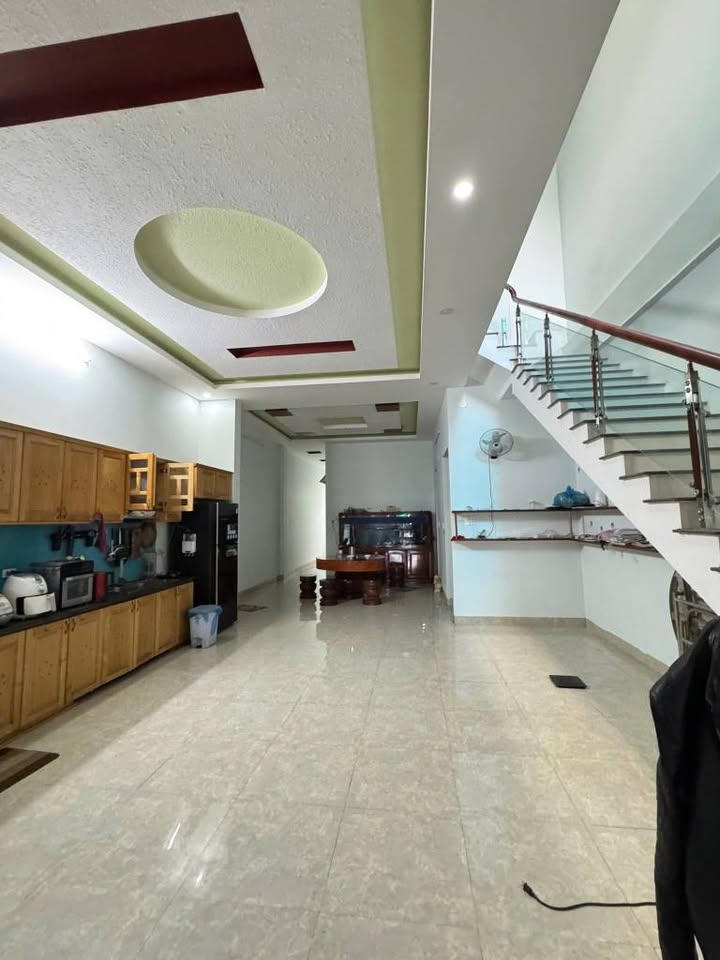 Nhà phố đường Duy Tân, phường Duy Tân, 175m² - Thiết kế hiện đại, giá 2.8 tỷ!