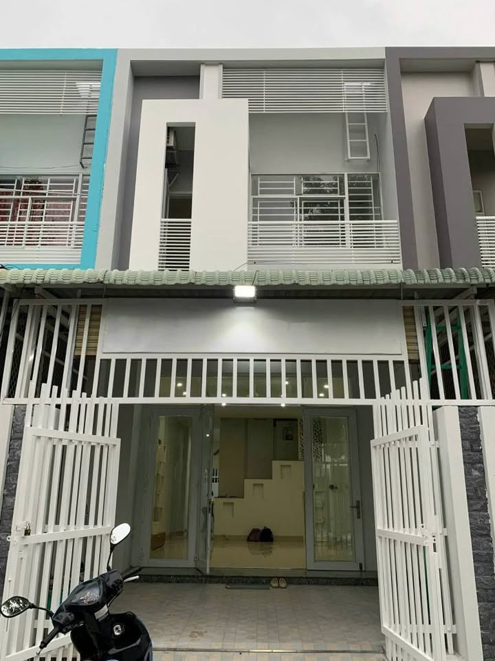 Cho thuê nhà mặt tiền đường Trần Bạch Đằng, Rạch Giá 100m² giá 9 triệu - Phù hợp văn phòng, gia đình!