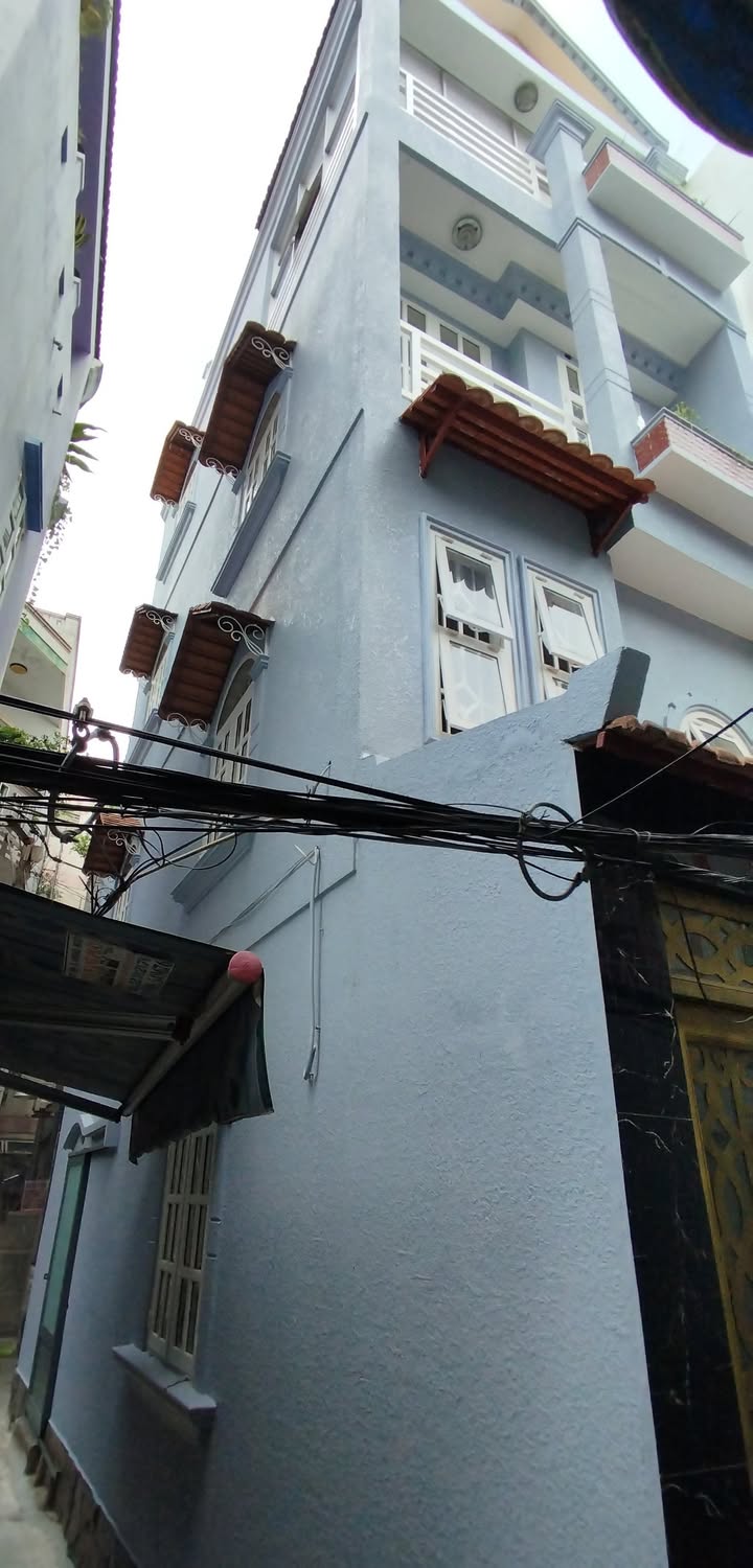 Nhà góc hẻm Nguyễn Thượng Hiền, Phú Nhuận 32m² giá 5.9 tỷ - Thiết kế hiện đại, thoáng mát!