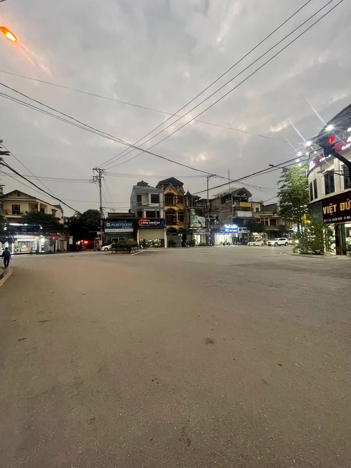 Bán nhà mặt phố Minh Khai 122m² giá 3.5 tỷ - Kinh doanh thuận lợi ngay trung tâm!