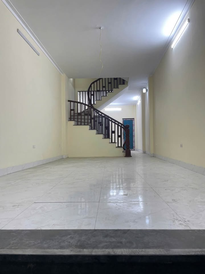 Nhà đẹp Định Công Thượng 50m² giá 3.2 tỷ - Thiết kế 3 tầng, 2 mặt thoáng!