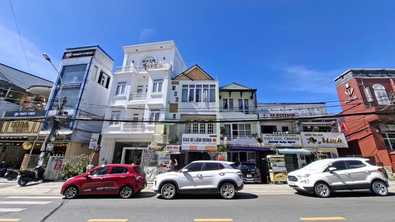 Nhà phố mặt tiền 5.5m, Đà Lạt, 98.6m² giá 20 tỷ - Kinh doanh đa ngành thuận lợi!