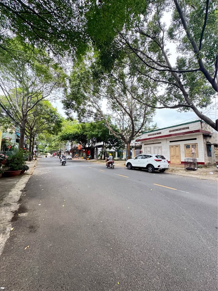 FrontHouse mặt tiền đường Quang Trung, BMT 360m² giá 17.5 tỷ - Kinh doanh thuận lợi!