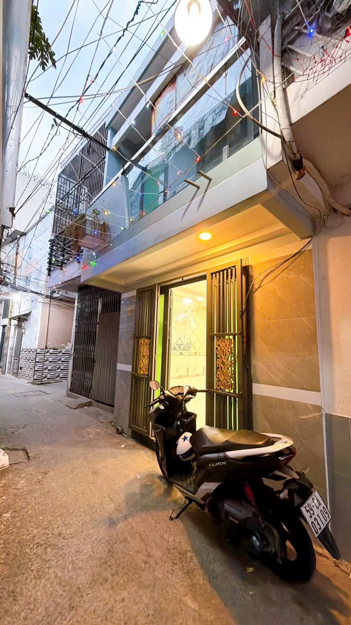 Bán nhà Quận 4 - Diện tích 20m² giá chỉ 2.55 tỷ - Chính chủ, vào ở ngay!