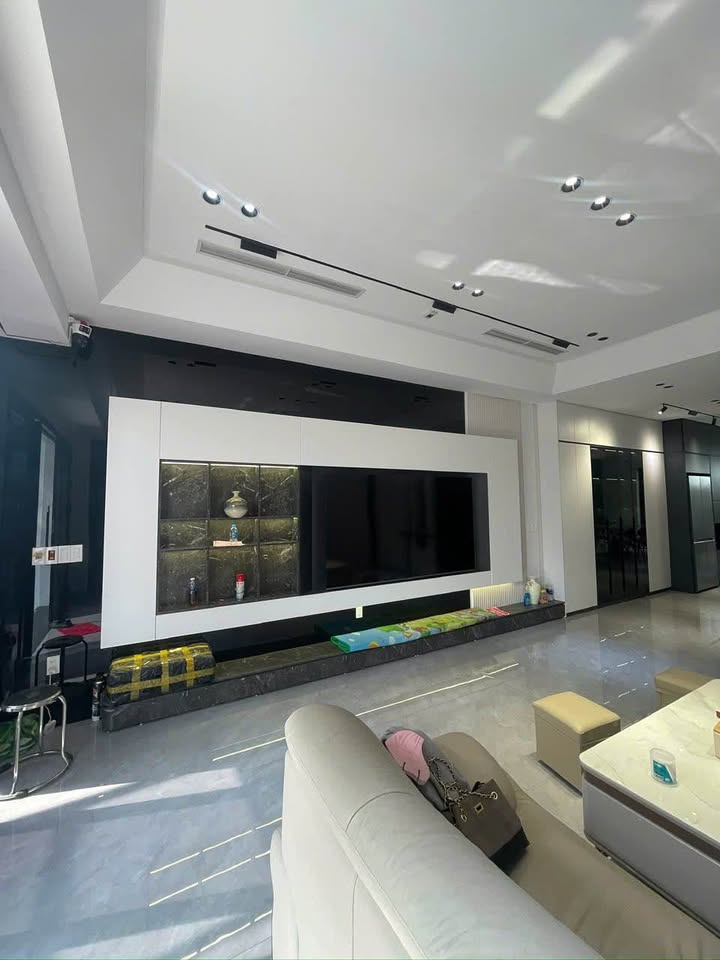 Nhà 4 tầng khu đô thị Thiên Long 100m² giá 7.9 tỷ - Full nội thất hiện đại!