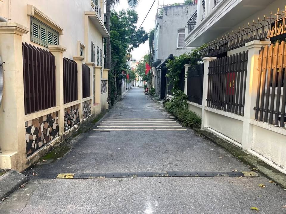 Đất Kẻ Tạnh, Giang Biên 74m² giá 11 tỷ - Sổ đỏ chính chủ, ô tô vào tận nơi!