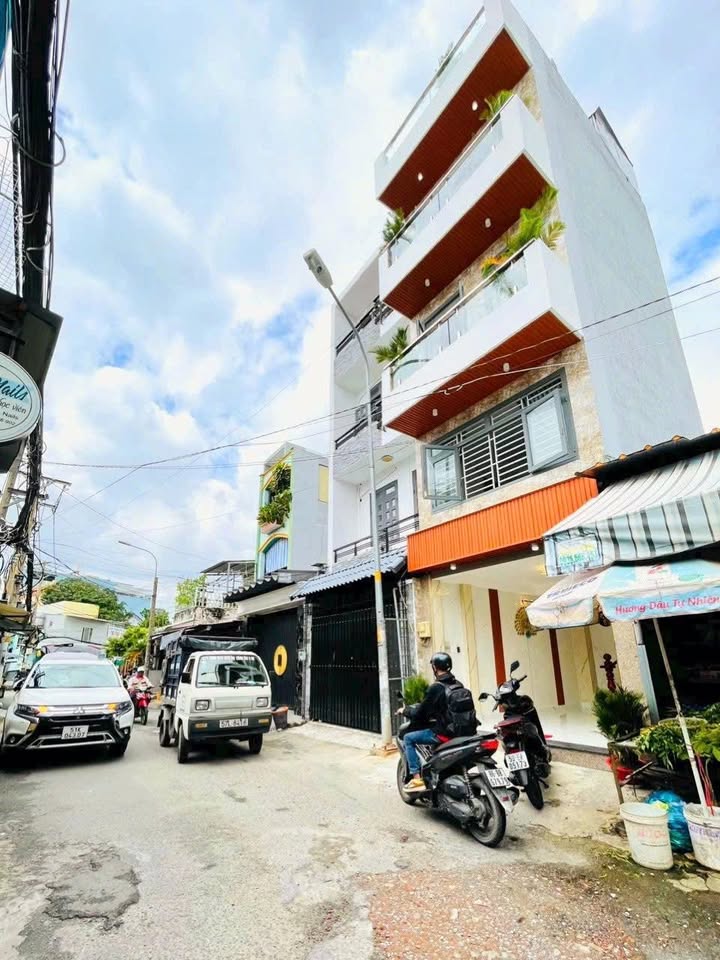 Nhà mặt tiền Phạm Văn Bạch, Tân Bình 24m² giá 5.2 tỷ - Kinh doanh đa ngành nghề!