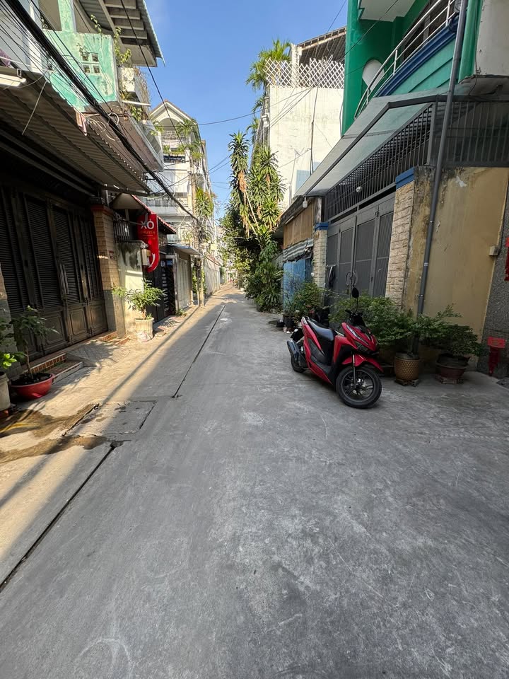 Nhà 4 tầng hẻm 1 Lạc Long Quân, 57m² giá 8.3 tỷ - Thích hợp đầu tư ngay!