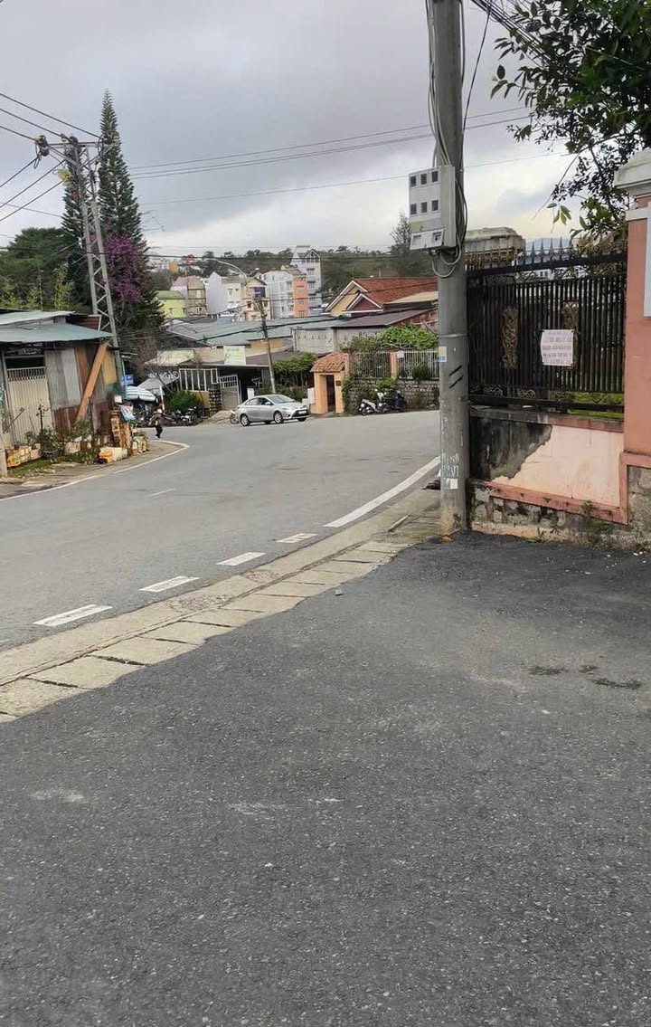 Đất xây dựng 98,25m² tại Đà Lạt - Sổ riêng, 4,499 tỷ - Vị trí trung tâm thuận lợi!