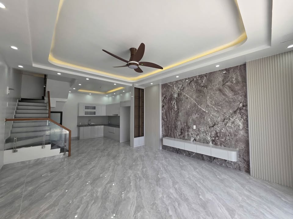 Nhà 3 tầng độc lập Hồng Thái, An Dương 52m² giá 2 tỷ - Ô tô vào tận cửa!