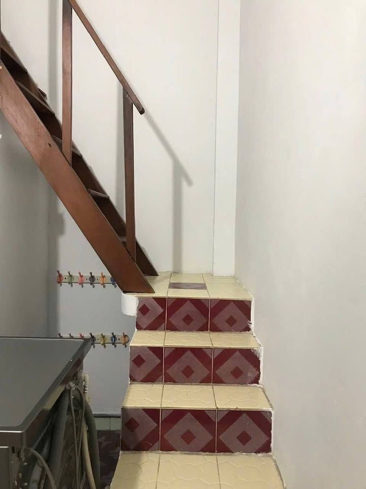 Nhà Hẻm Thành Thái, Quận 10, 14m² giá 2.5 tỷ - Sổ hồng riêng, hướng Đông Nam!