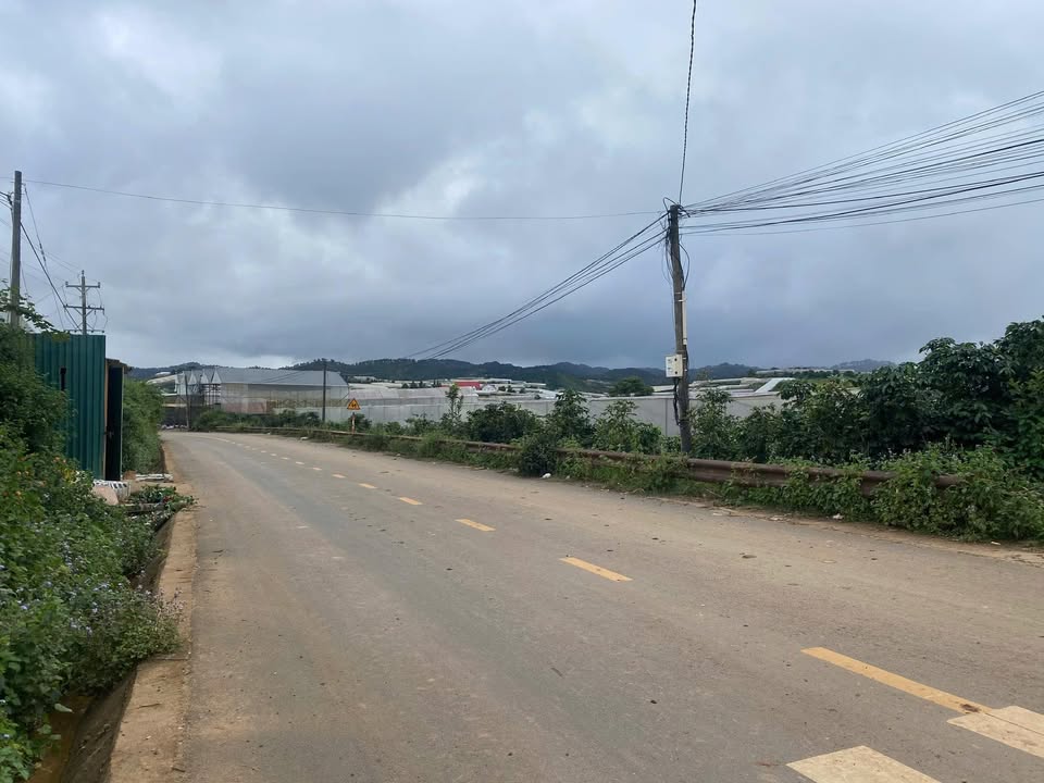 Bán đất mặt tiền đường Văn Tiến Dũng, phường Lang Biang, Đà Lạt - Diện tích 2600m², giá 12 tỷ - View hồ Đan Kia tuyệt đẹp!