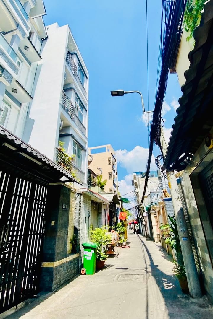 Nhà phố Âu Dương Lân quận 8 94m² giá 9 tỷ - Hẻm xe hơi, gần trung tâm!
