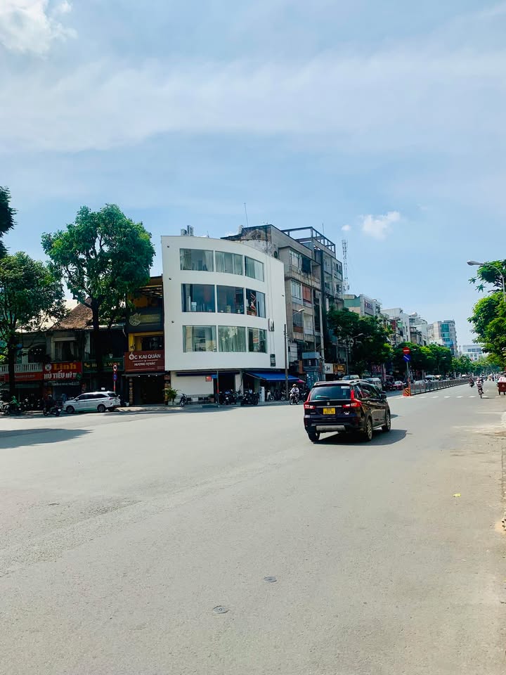 Bán gấp FrontHouse mặt tiền Nguyễn Cư Trinh, quận 1, 33m² giá 8.5 tỷ - Đầu tư sinh lời cao!