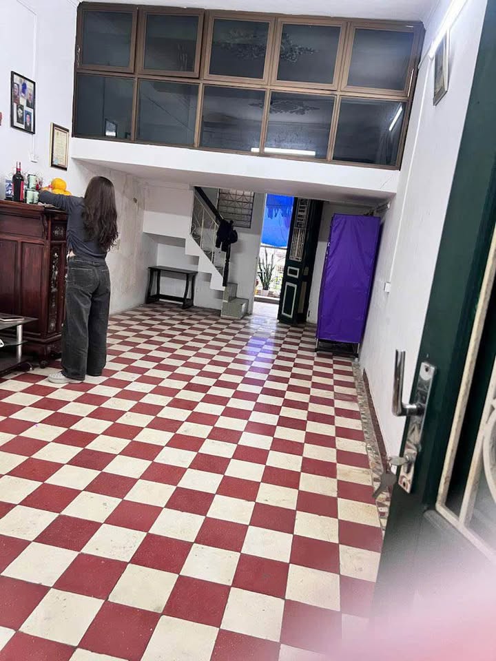 Bán gấp FrontHouse mặt phố Hàng Thiếc 28m² giá 6 tỷ - Vị trí đắc địa, tiềm năng kinh doanh cao!