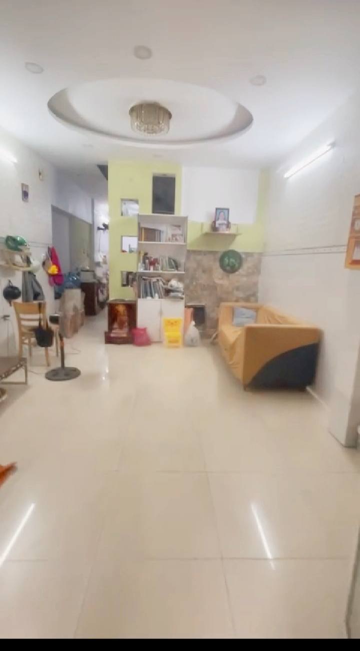 Nhà 3 tầng đường Lạc Long Quân quận 11 giá 6 tỷ - Đường xe hơi vào tận nơi!