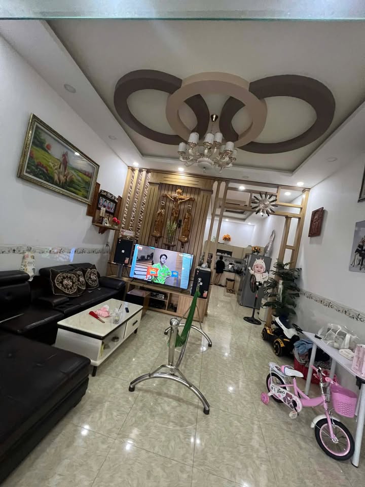 Nhà lầu đẹp xã Thống Nhất 105m² giá 1.8 tỷ - Sẵn sàng vào ở ngay!