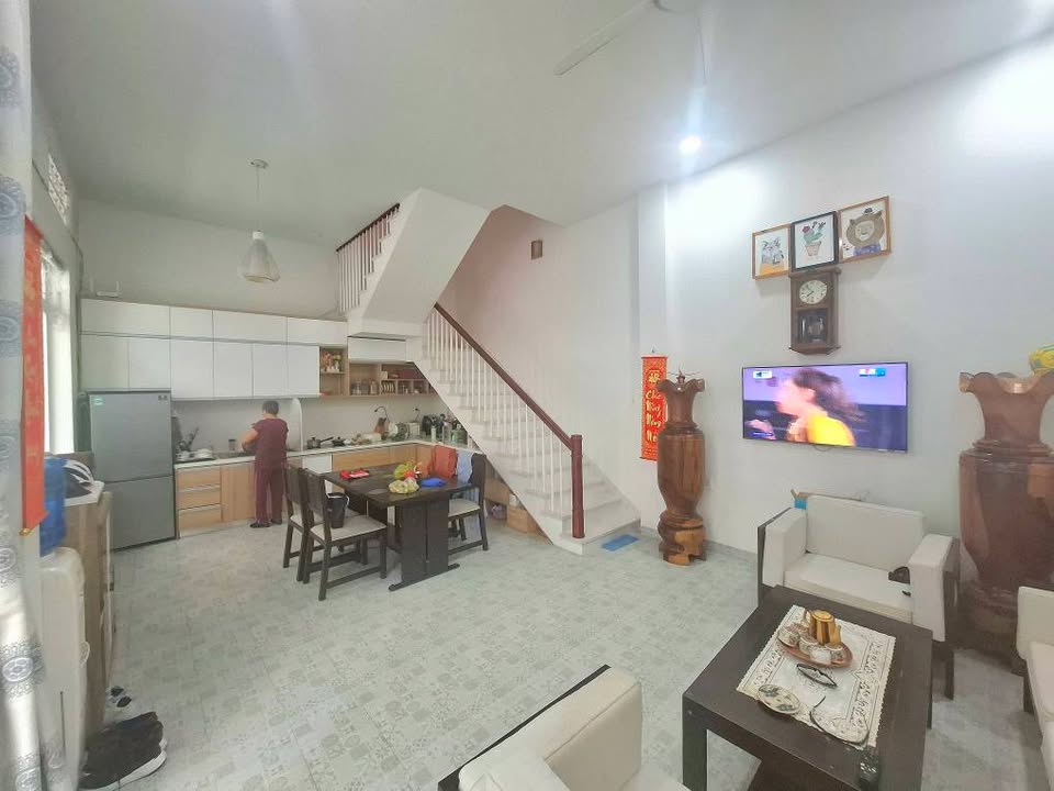 Nhà phố Lý Thánh Tôn Nha Trang 54m² giá 9 tỷ - Vị trí trung tâm, đầy đủ công năng!