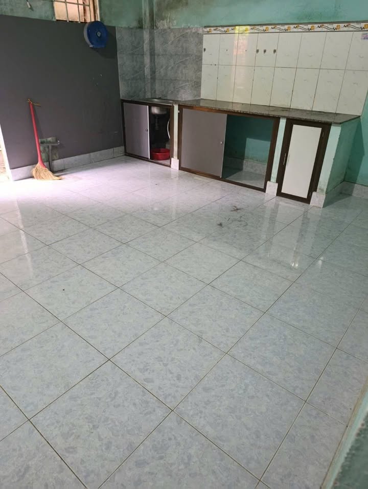 Nhà cho thuê hẻm 95 Phan Đăng Lưu, 2PN, giá 3 triệu - Gần trung tâm thành phố