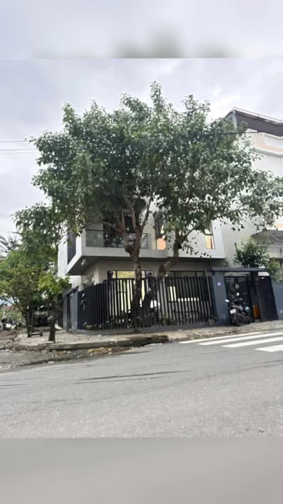 Nhà biệt thự góc 2 mặt tiền Đào Sư Tích 171m² giá 13.5 tỷ - Sẵn sàng đón chủ mới!