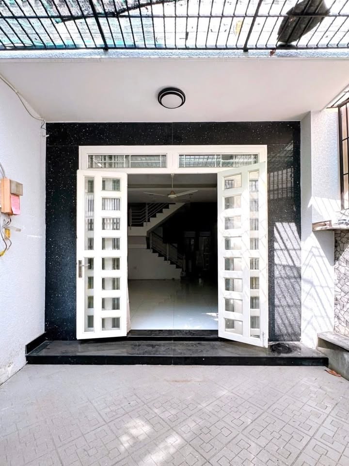 Nhà 4 tầng Hoàng Hoa Thám, Phú Nhuận 76m² giá 9 tỷ - Đầu tư sinh lời ngay!