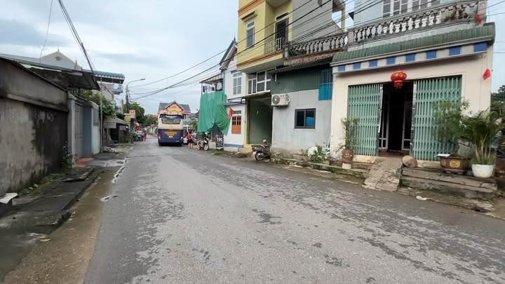 Nhà mặt tiền kinh doanh thôn Việt Yên, 188m² giá 5 tỷ - Cơ hội đầu tư sáng giá!