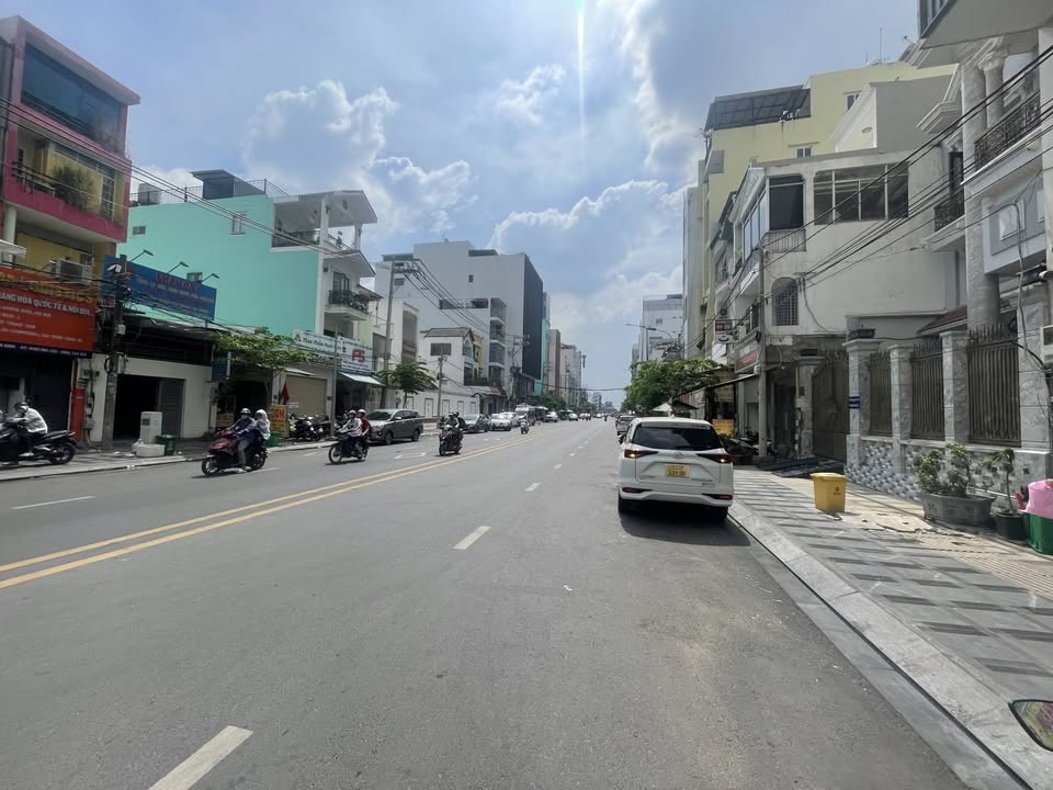 Nhà mặt tiền Hoàng Hoa Thám, Tân Bình 57m² giá 16.6 tỷ - Kinh doanh sầm uất!