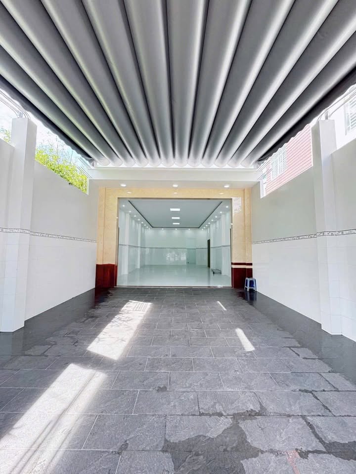 Cho thuê FrontHouse 2 mặt tiền An Khánh 169m² giá 27 triệu - Sân đậu xe thoải mái!